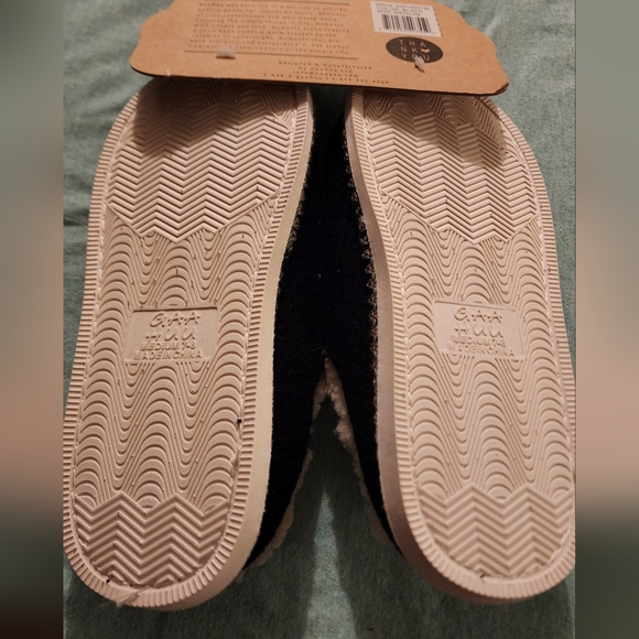 Women's slippers size 7-8 - Picture 5 of 5